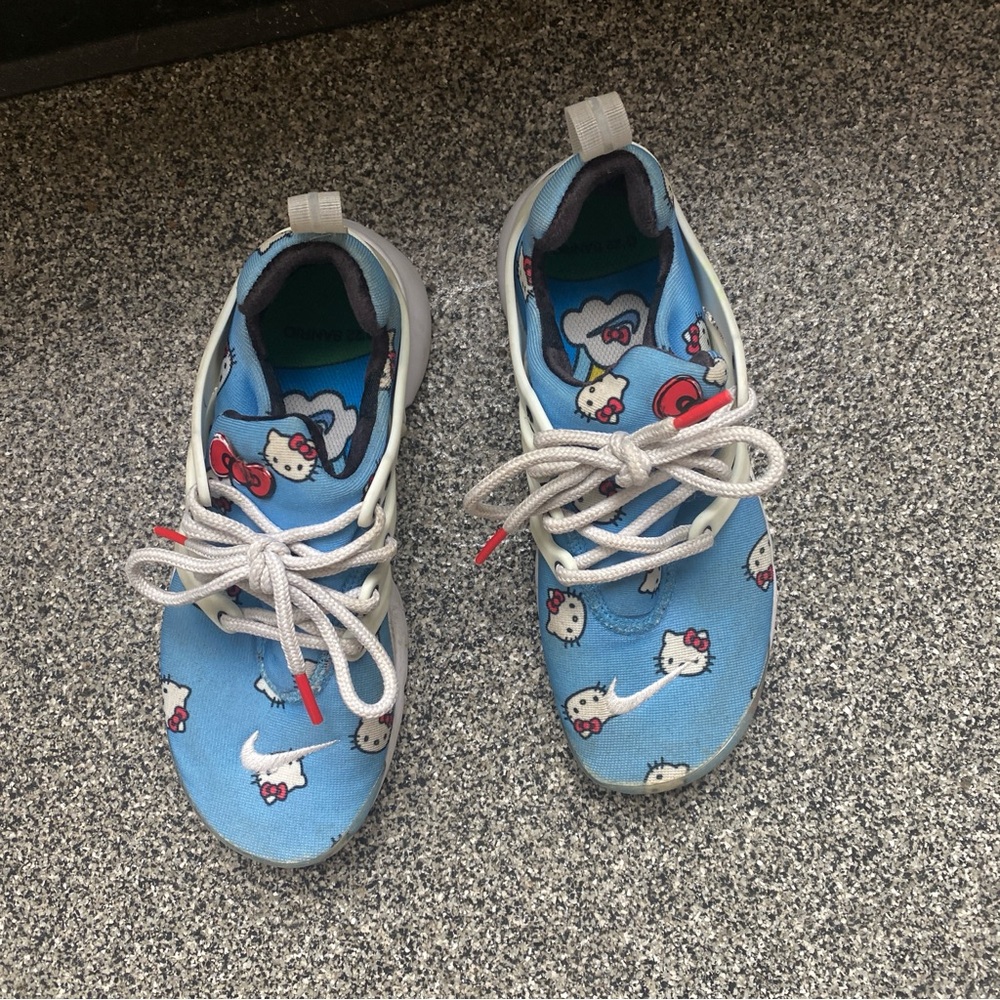 NIKE Hello Kitty Presto sneakers shoes GIRL size 1 Y.  Original box